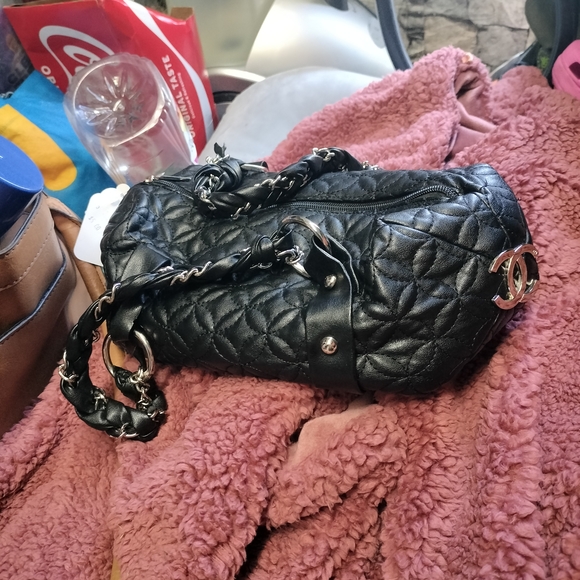 Chanel Black Quilted Shoulder Bag - Picture 1 of 6